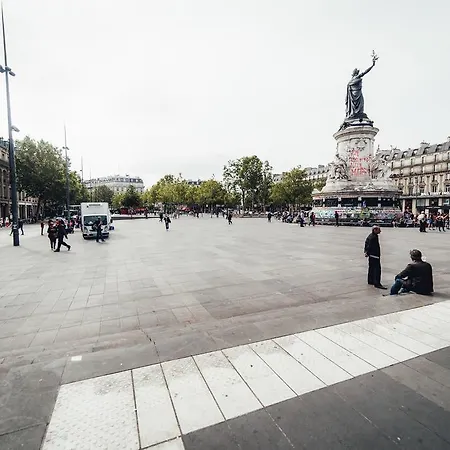 De L'exposition - Republique 3*