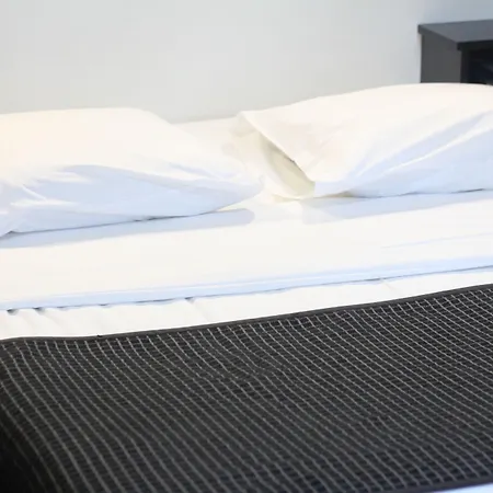 Korner Republique 3* باريس