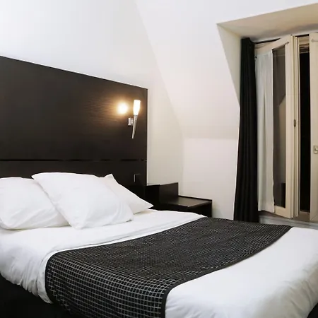 Korner Republique Hotel