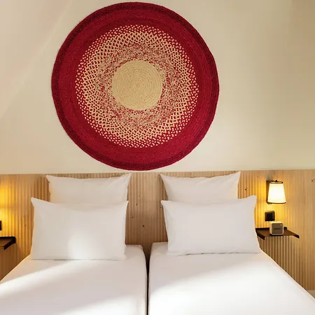 Korner Republique Hotel