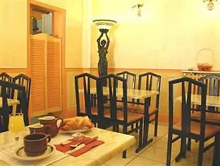 دو لإكسبوسيسيون - ريبوبليك فندق 3*