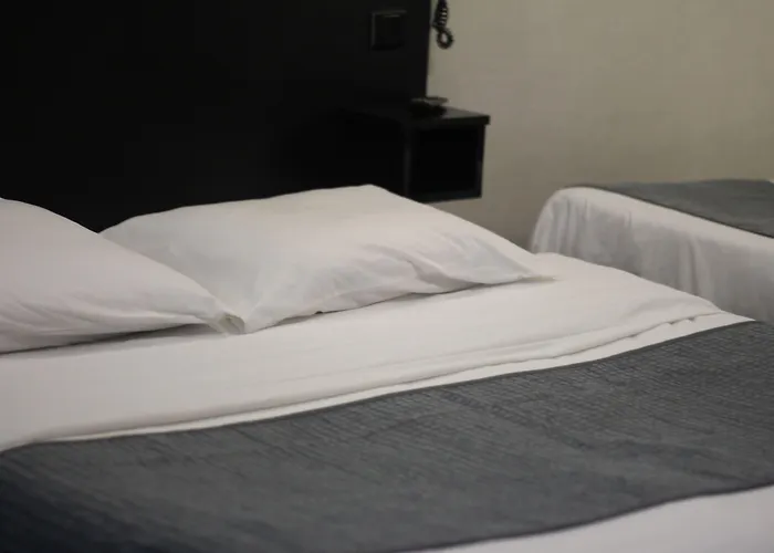 Hotel De L'exposition - République 3*