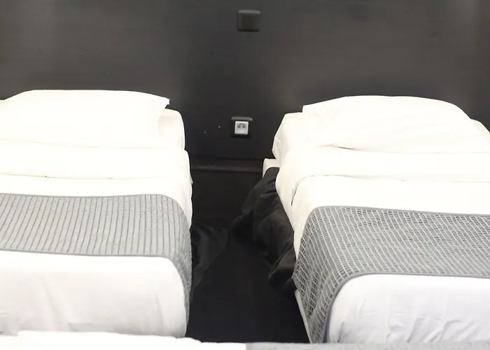 De L'exposition - République Hotel 3*