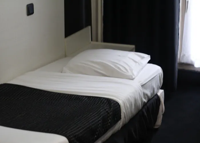 Hotel De L'exposition - République Parigi