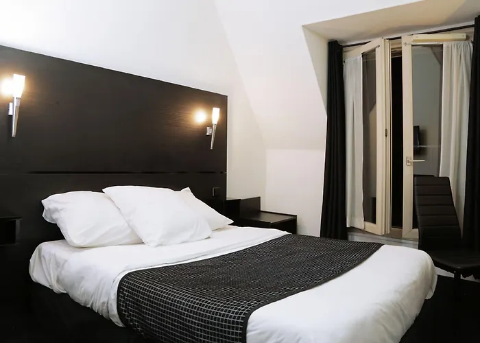 De L'exposition - République Hotel