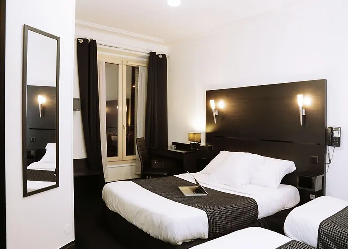 De L'exposition - République Hotel 3*