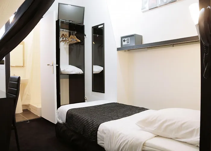 De L'exposition - République 3*