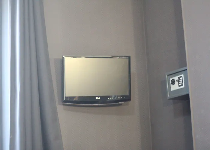 De L'exposition - République 3*