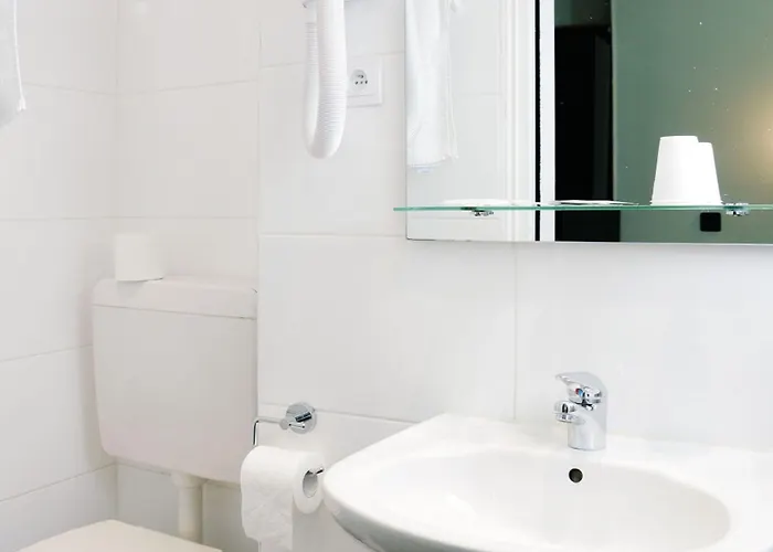 De L'exposition - République Hotel