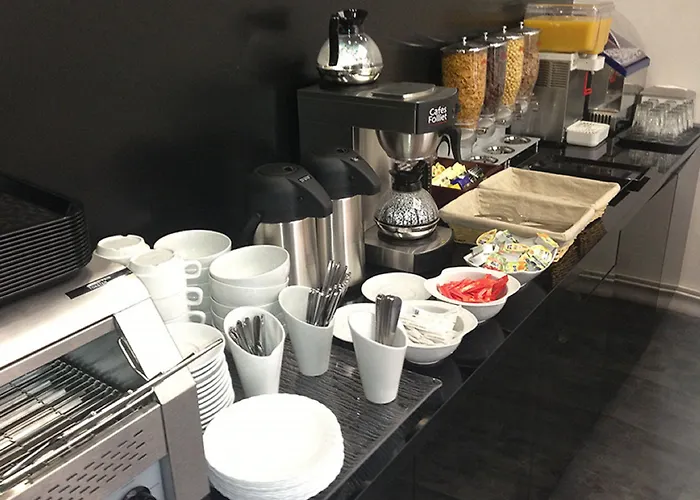 Hotel De L'exposition - République 3*