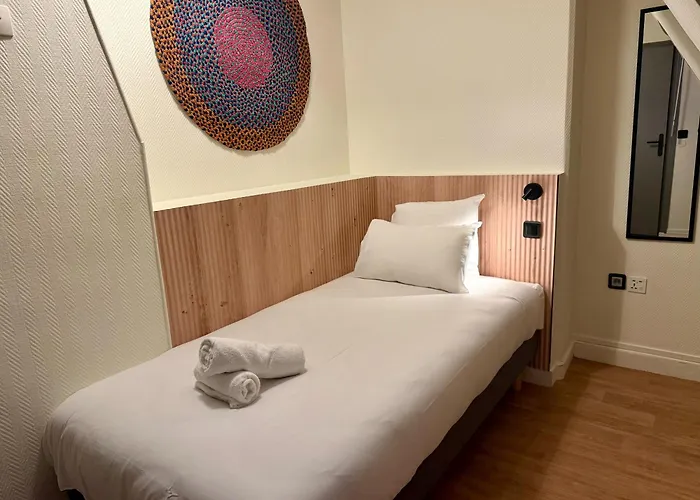 Hotel De L'exposition - République 3*