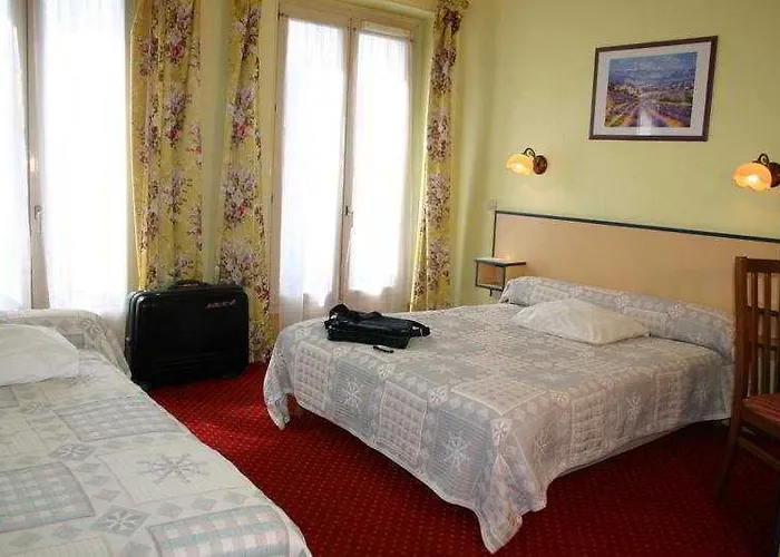 Hotel De L'exposition - République 3*